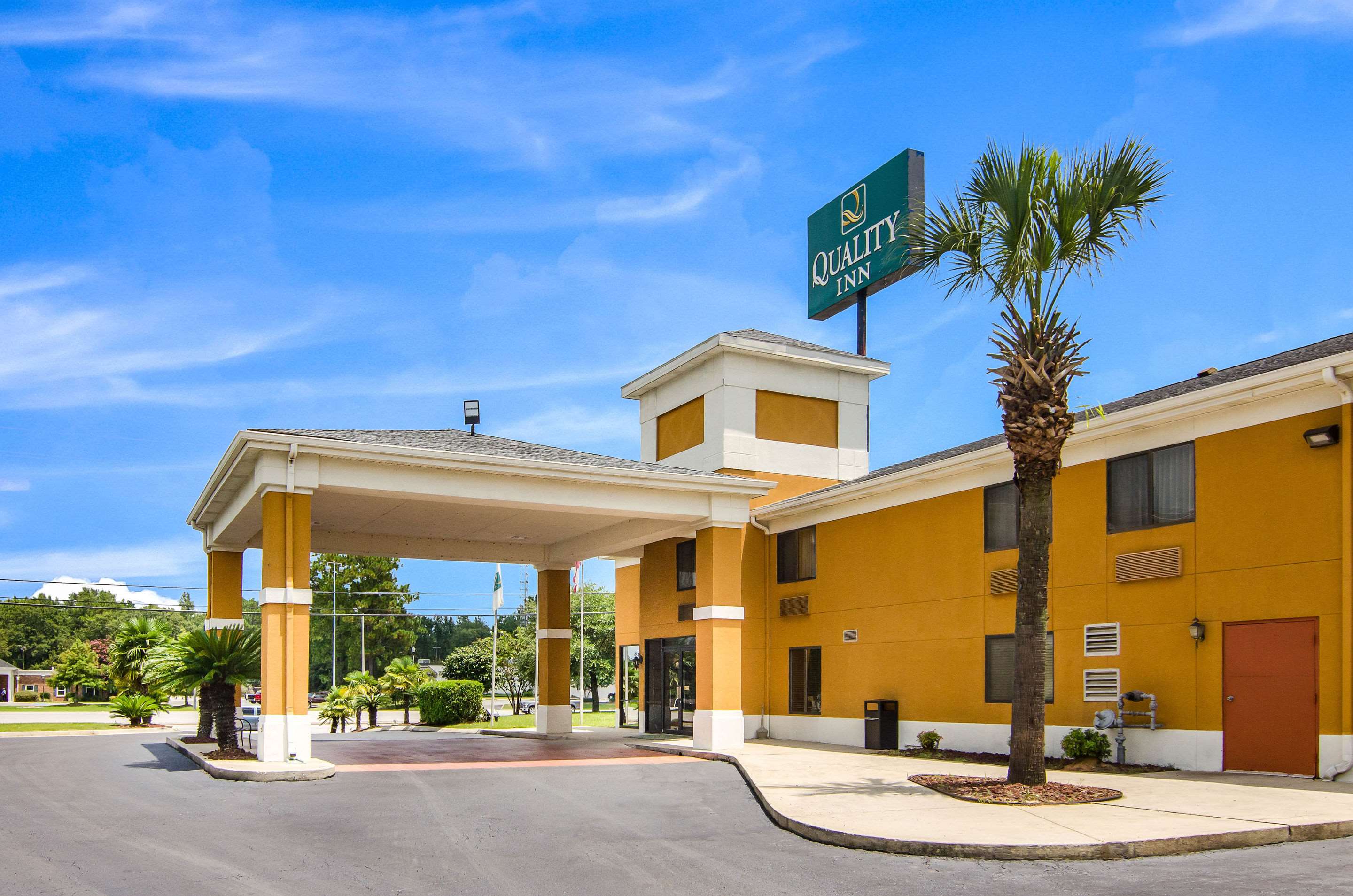 Hotel exterior | Quality Inn near University of Mobile