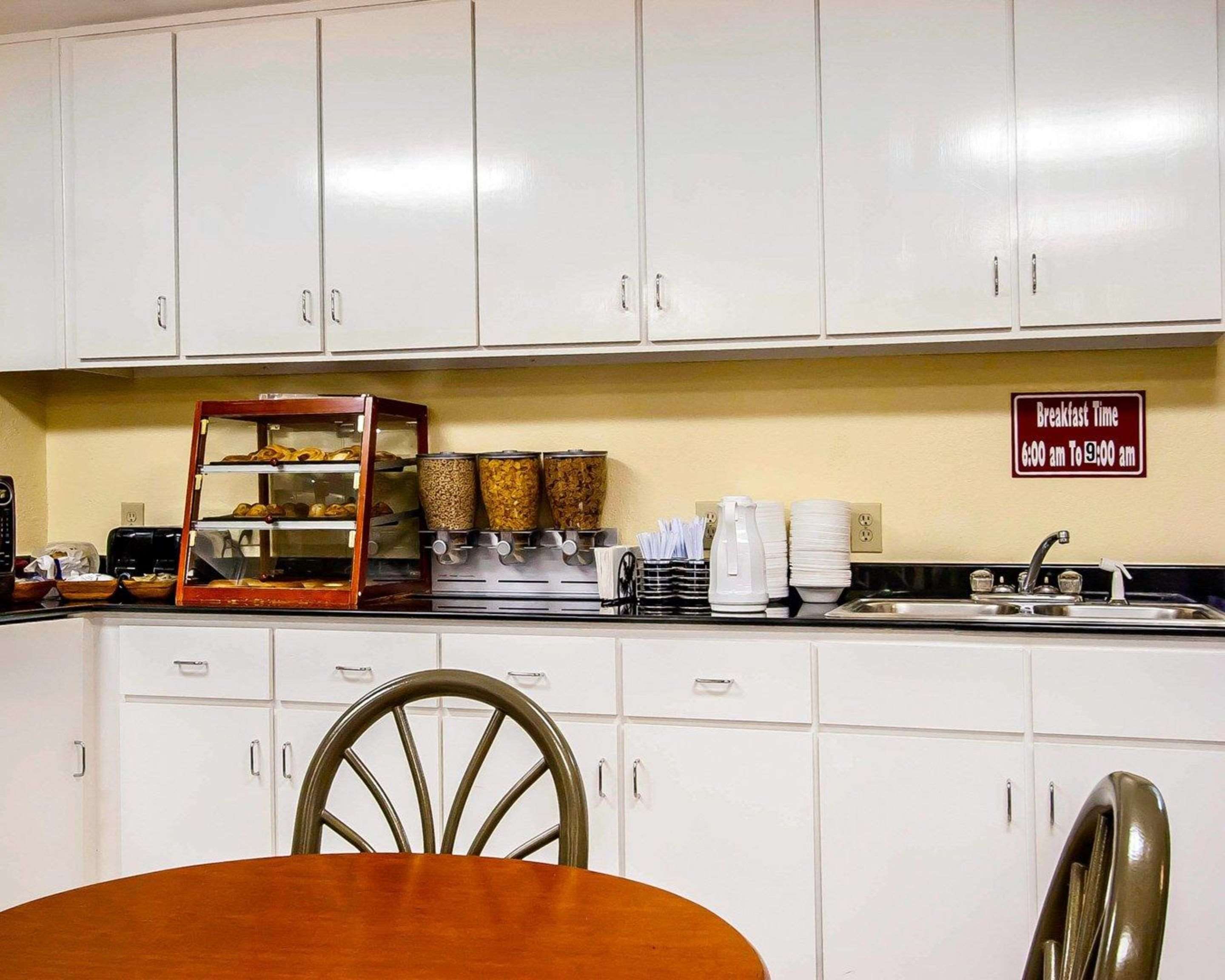 Assorted breakfast items | Econo Lodge Prattville