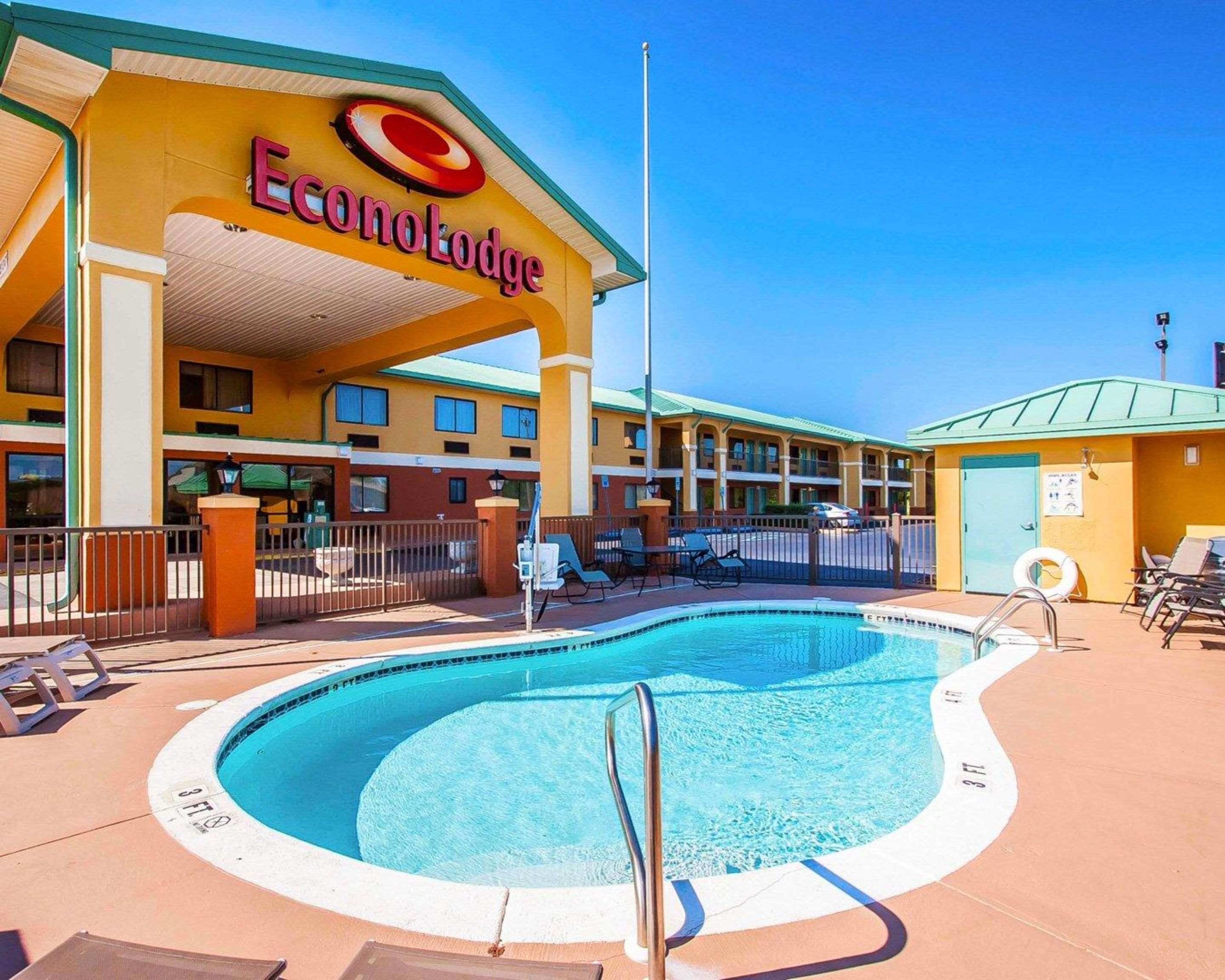 Outdoor pool with sundeck | Econo Lodge Prattville