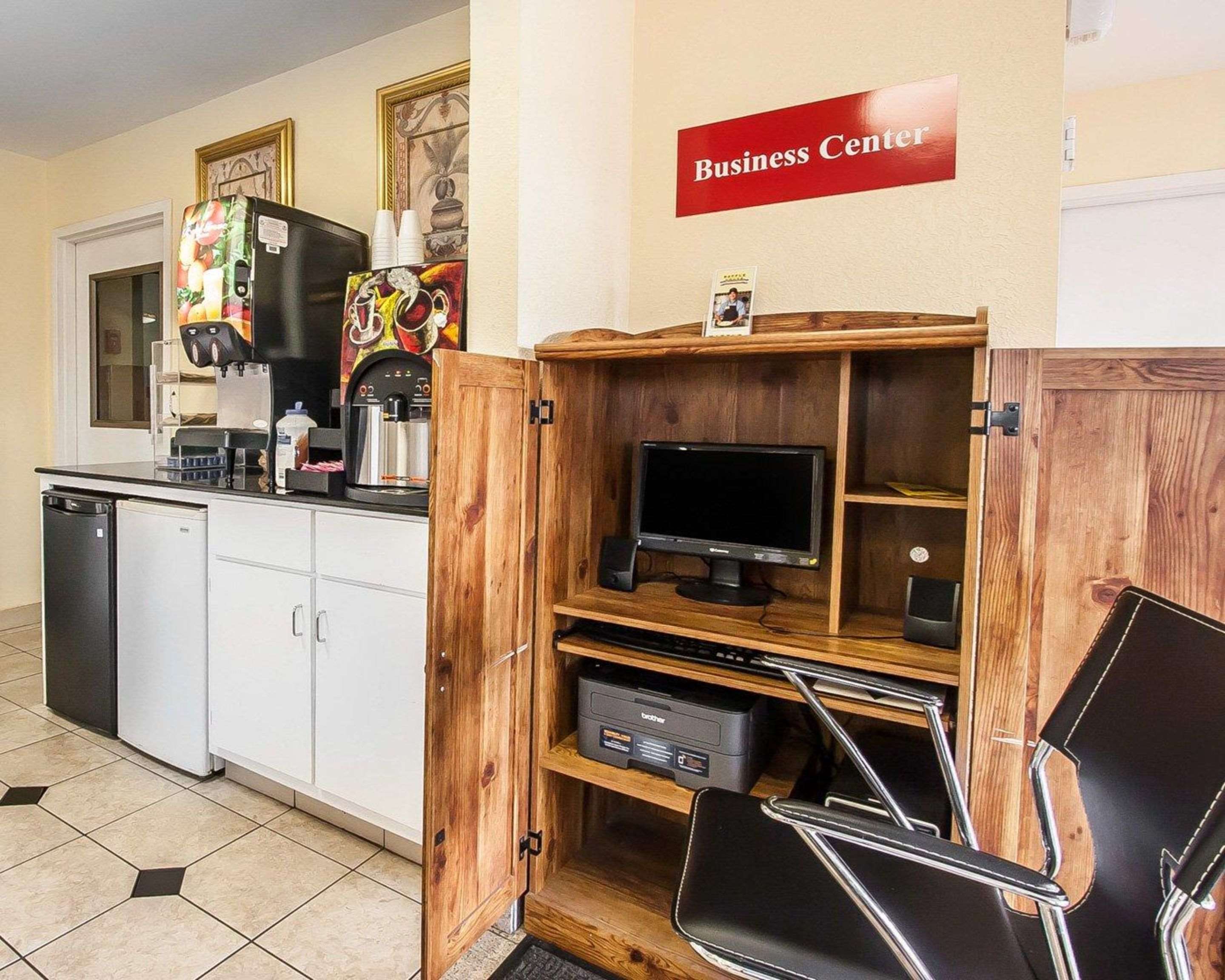 Business center with high-speed Internet access | Econo Lodge Prattville