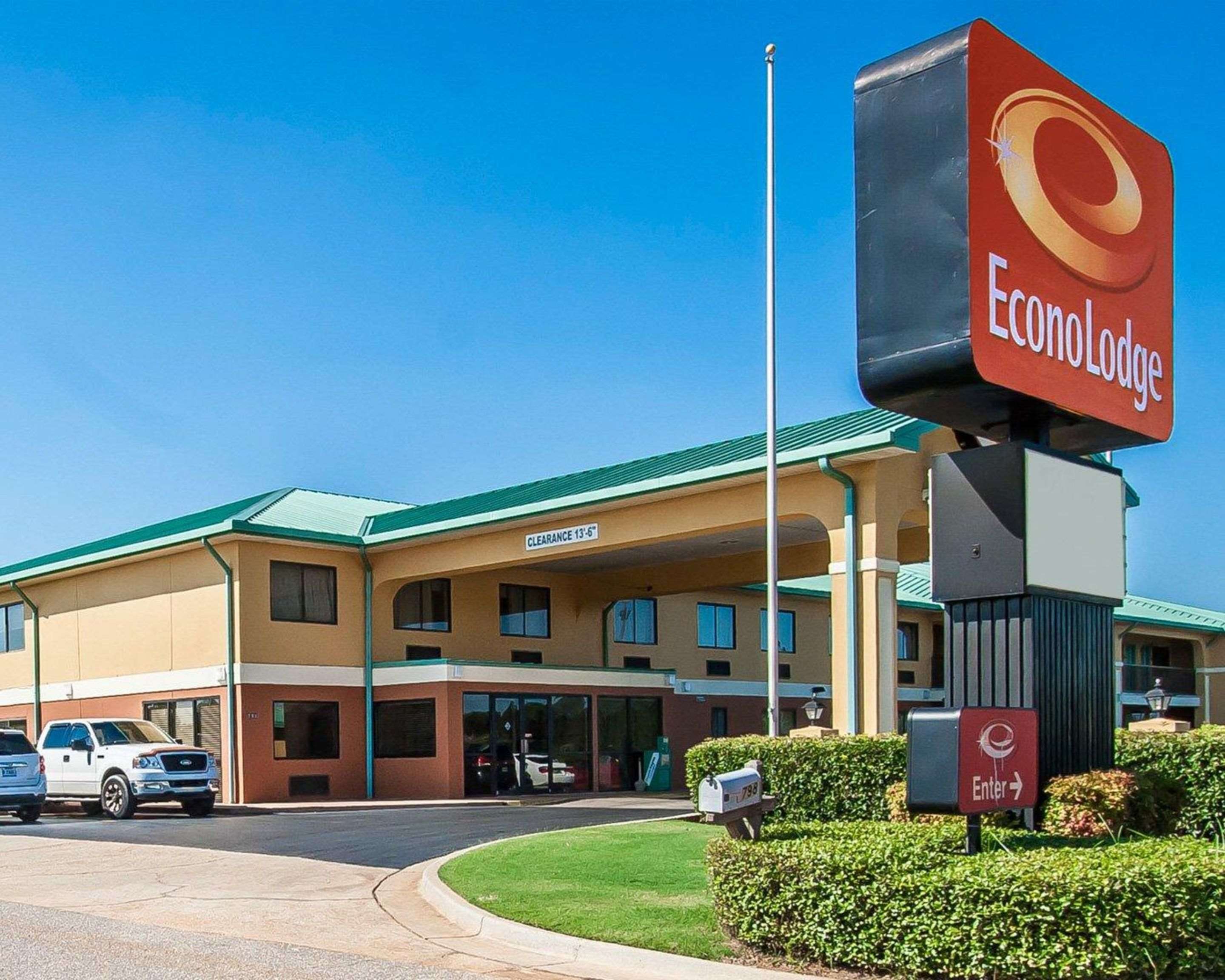 Hotel exterior | Econo Lodge Prattville
