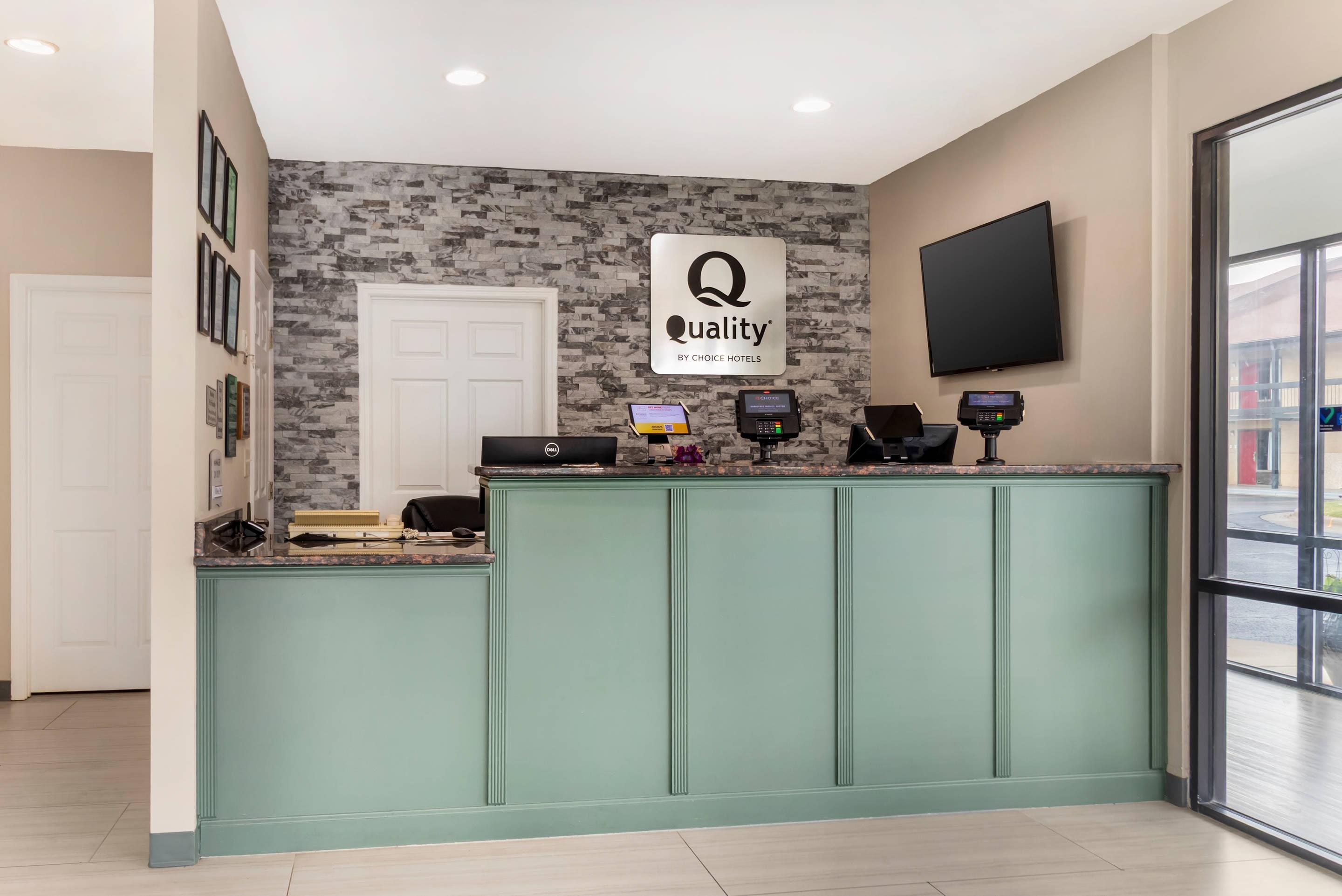 Front desk | Quality Inn Madison
