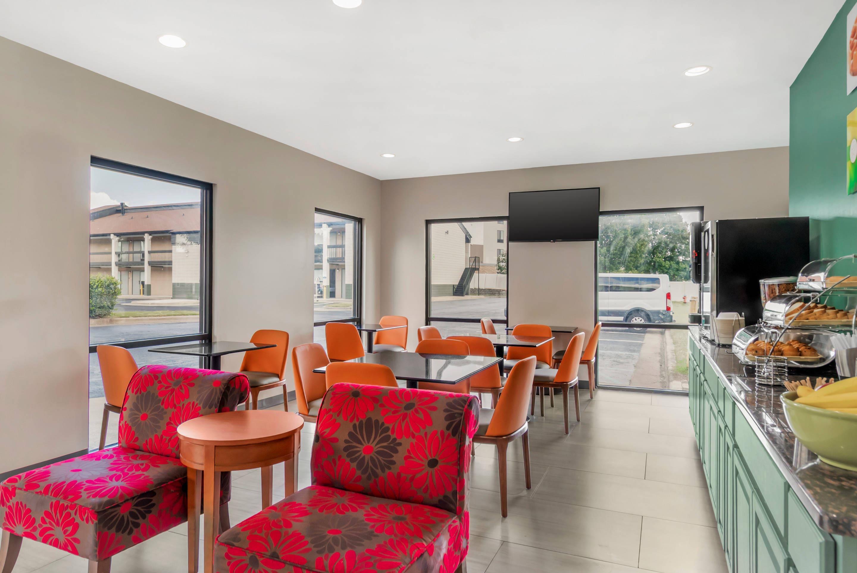 Enjoy breakfast in this seating area | Quality Inn Madison