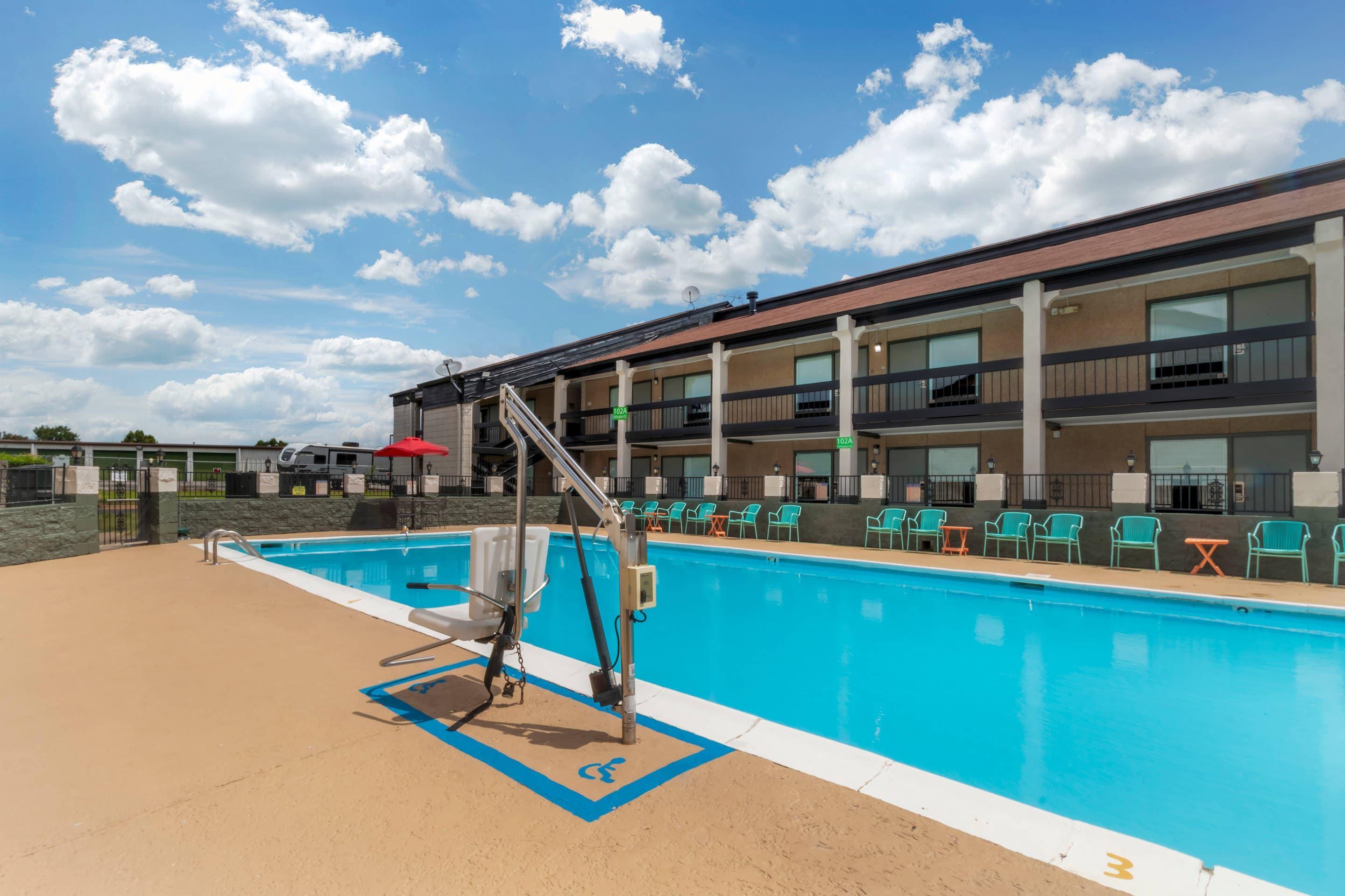Outdoor pool | Quality Inn Madison