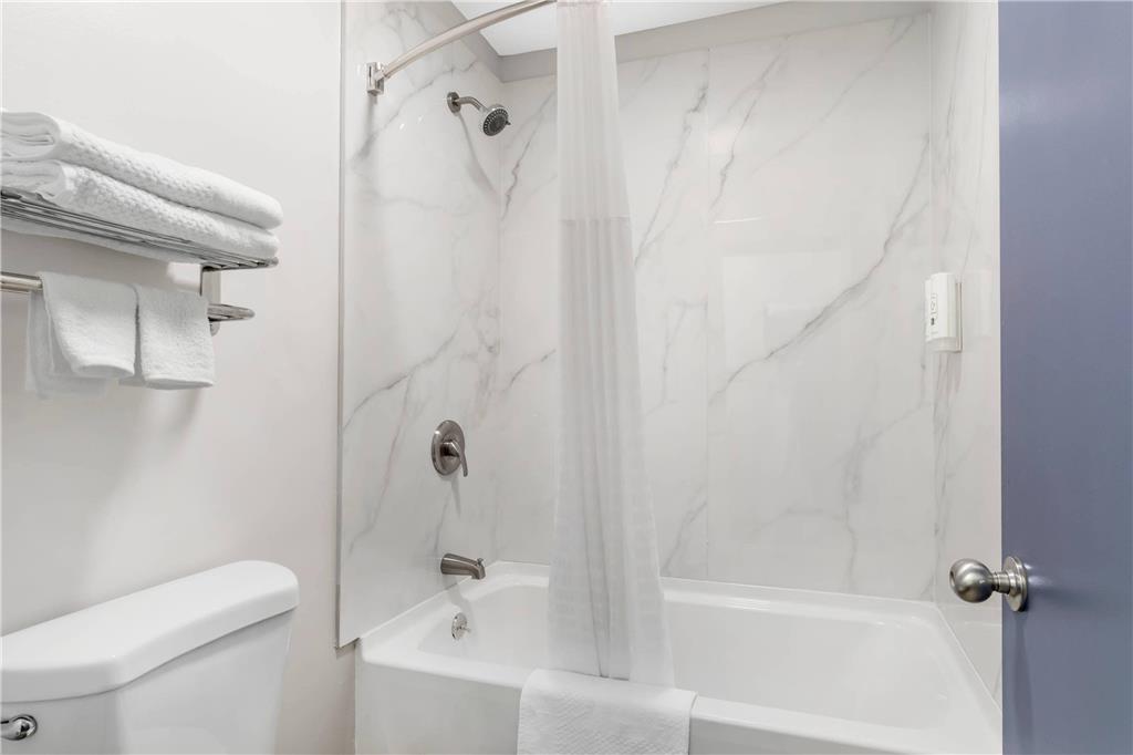 QUALITY INN MADISON - HUNTSVILLE-guestroom-Guest Room,Bathroom,On-Site.jpg
