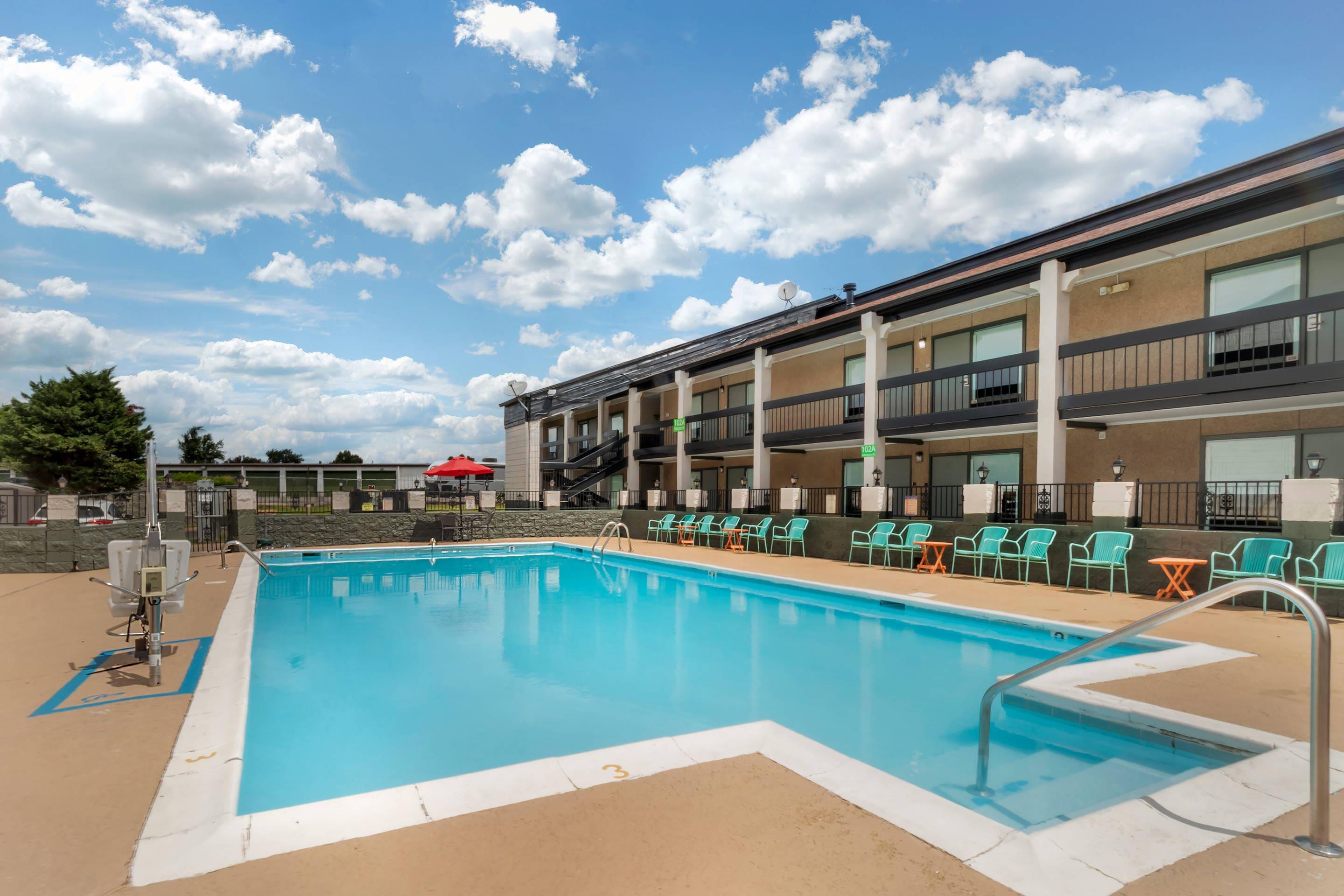 Outdoor pool | Quality Inn Madison