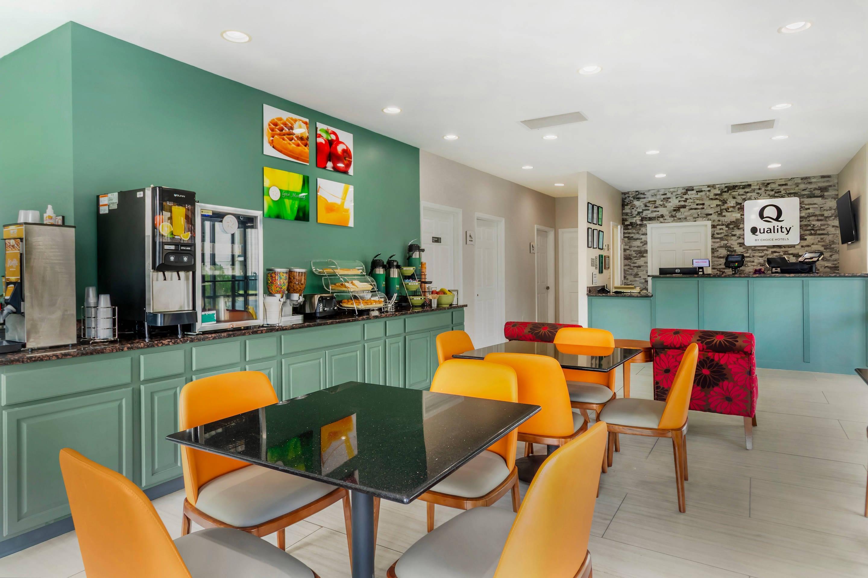 Breakfast area | Quality Inn Madison