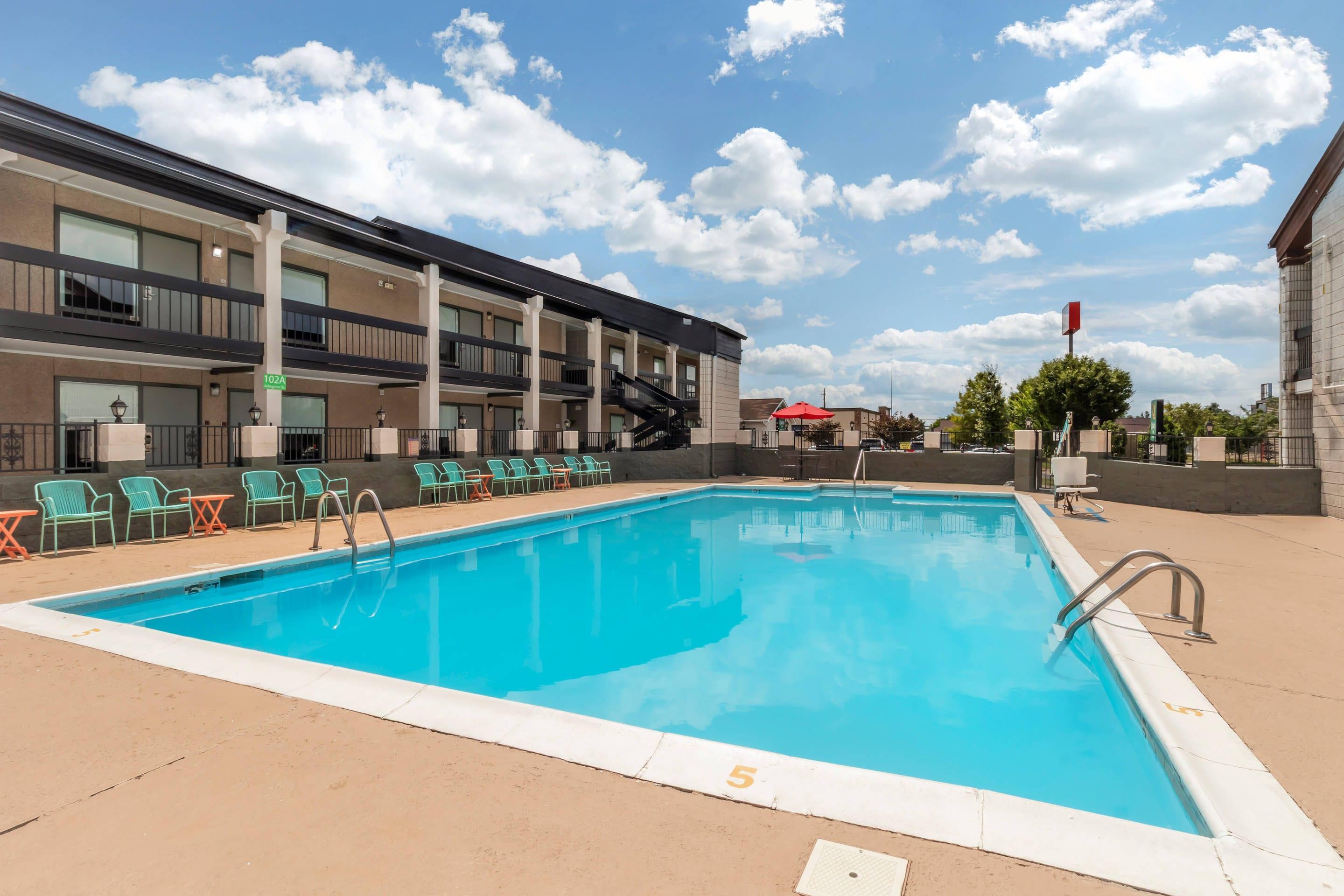 Outdoor pool | Quality Inn Madison