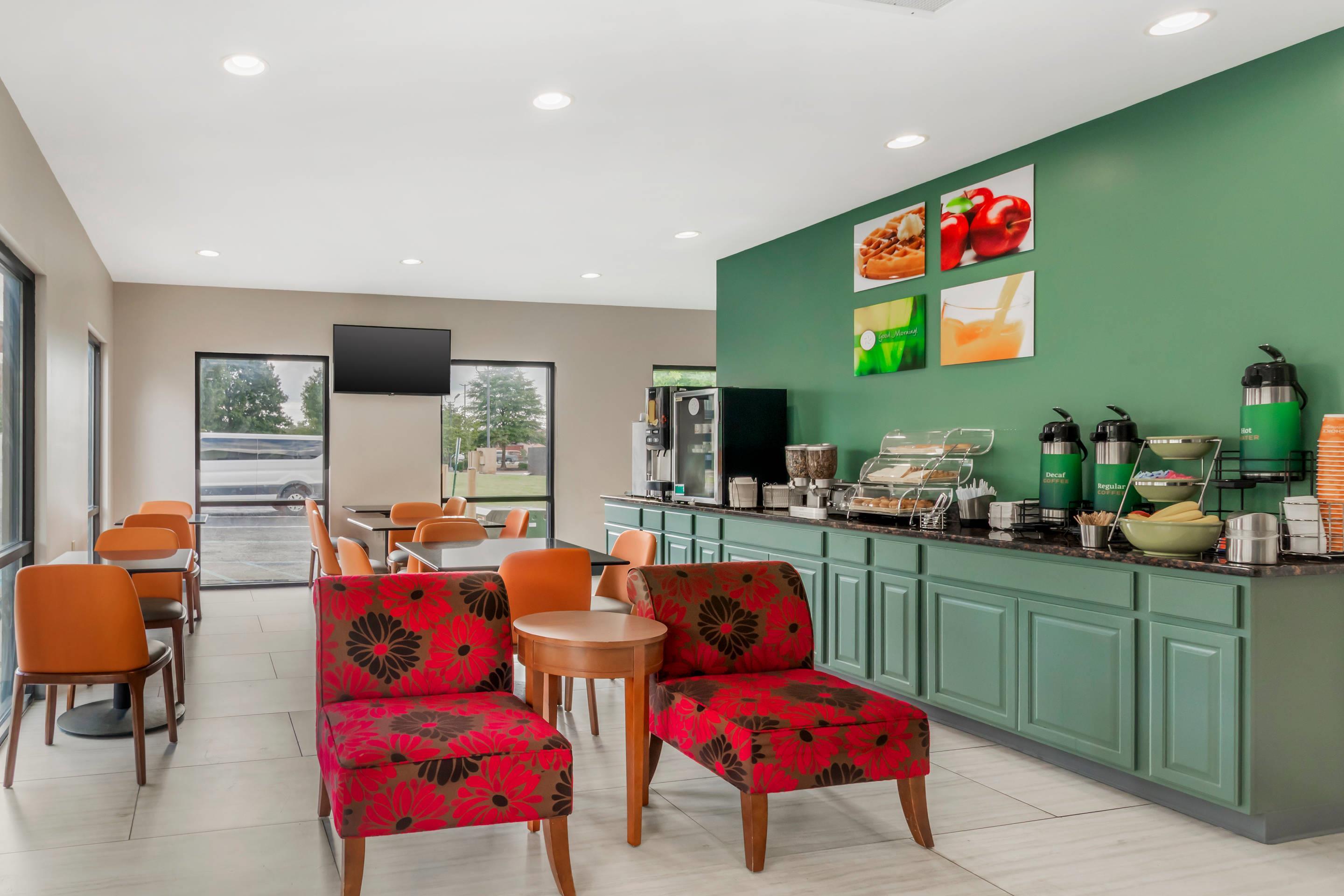 Breakfast area | Quality Inn Madison