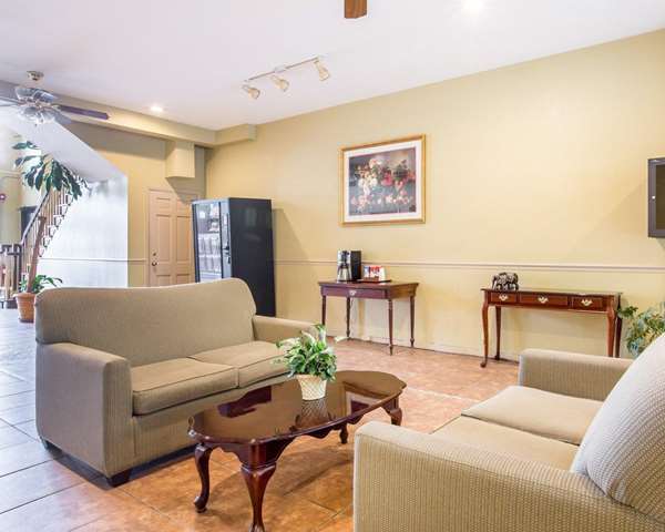  - Econo Lodge Birmingham - I-65, Exit 252