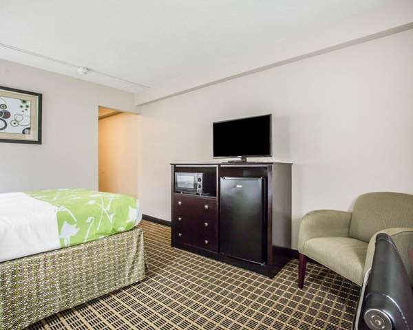  - Econo Lodge Birmingham - I-65, Exit 252