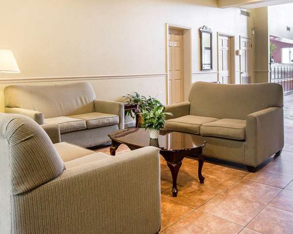  - Econo Lodge Birmingham - I-65, Exit 252