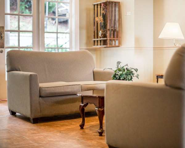  - Econo Lodge Birmingham - I-65, Exit 252