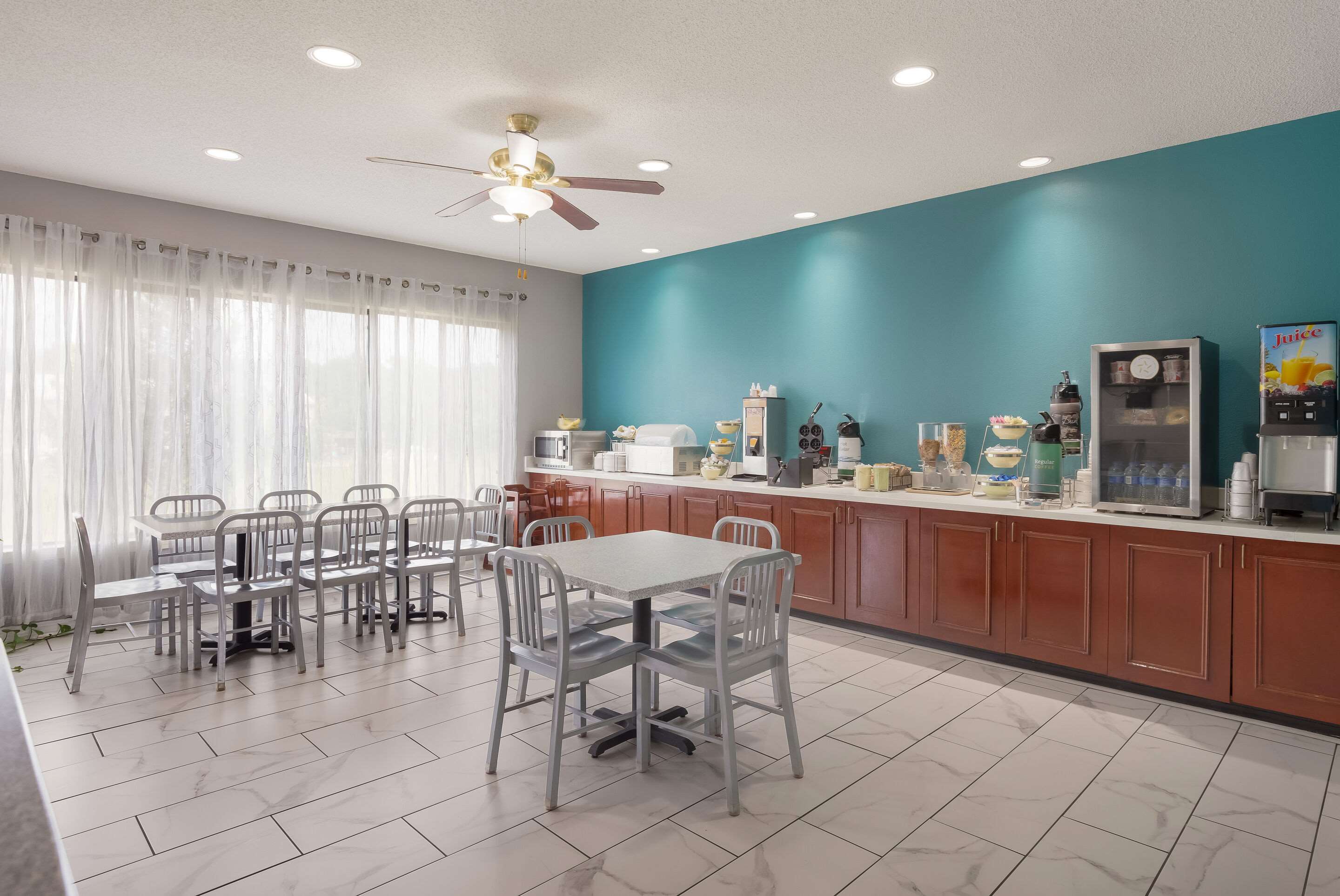 Breakfast area