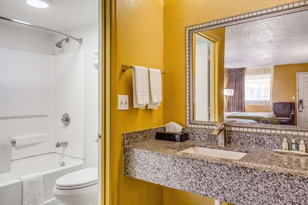  - Quality Inn Tillmans Corner - I-10, Exit 15