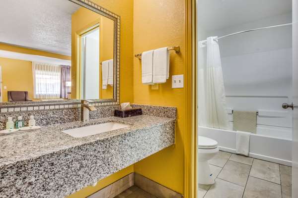  - Quality Inn Tillmans Corner - I-10, Exit 15