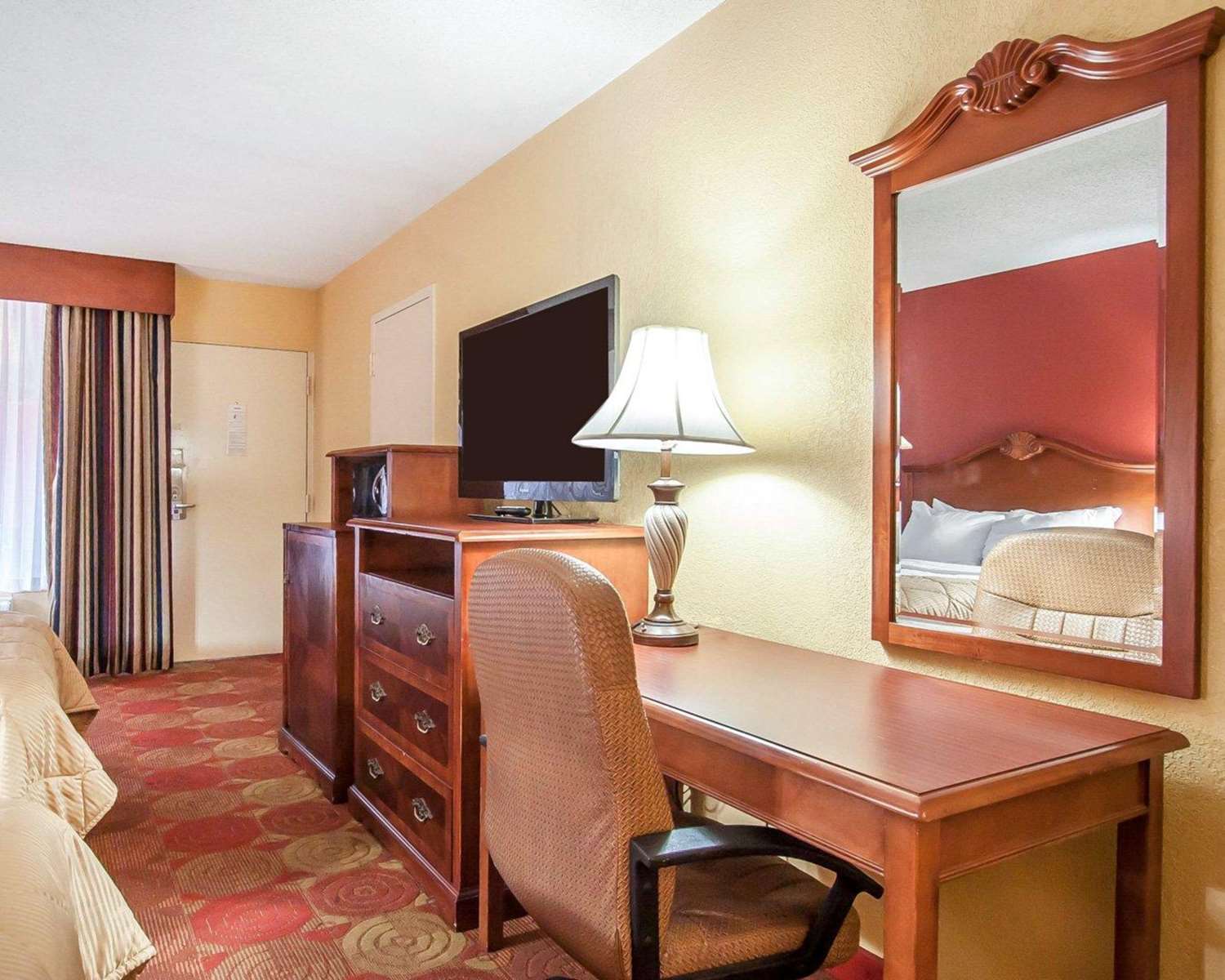 Clarion Inn & Suites University Center Auburn, AL See Discounts