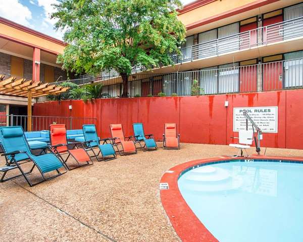 Pool - Clarion Inn & Suites University Center Auburn - I-85, Exit 51