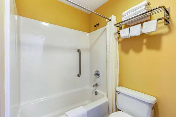 Suite - Econo Lodge Inn & Suites Northport