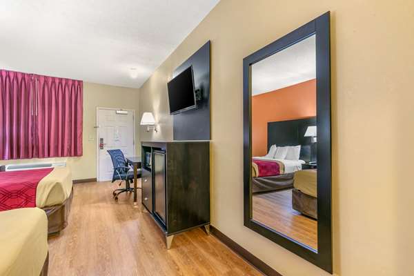  - Econo Lodge Inn & Suites Northport