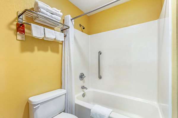  - Econo Lodge Inn & Suites Northport