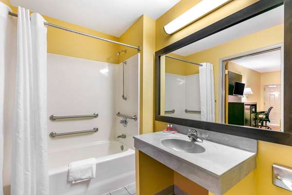  - Econo Lodge Inn & Suites Northport