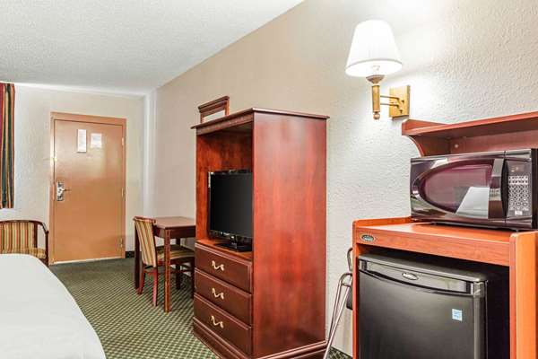  - Rodeway Inn near Golf Course Prattville - I-65, Exit 179