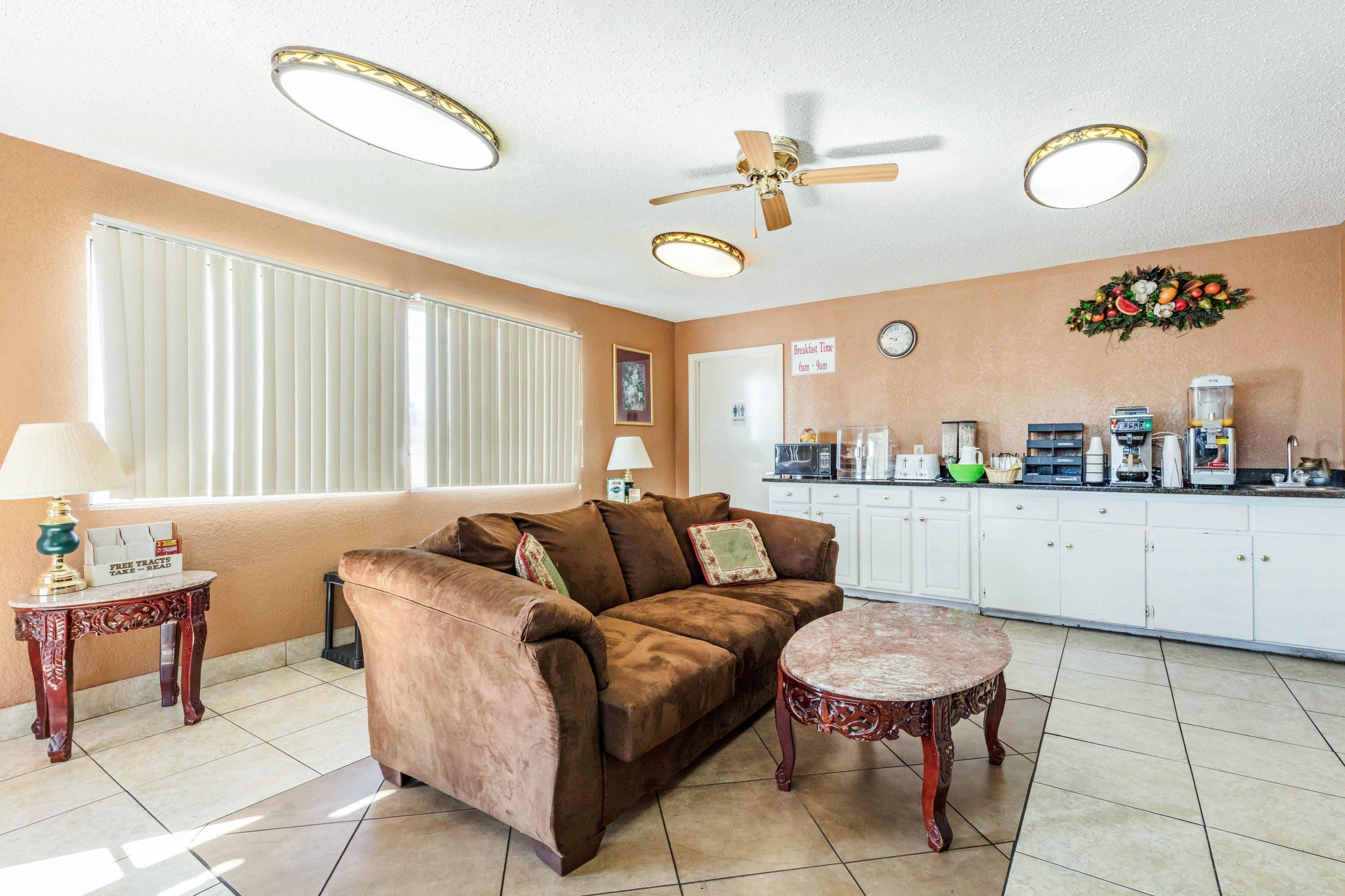 Hotel lobby | Rodeway Inn Prattville I-65