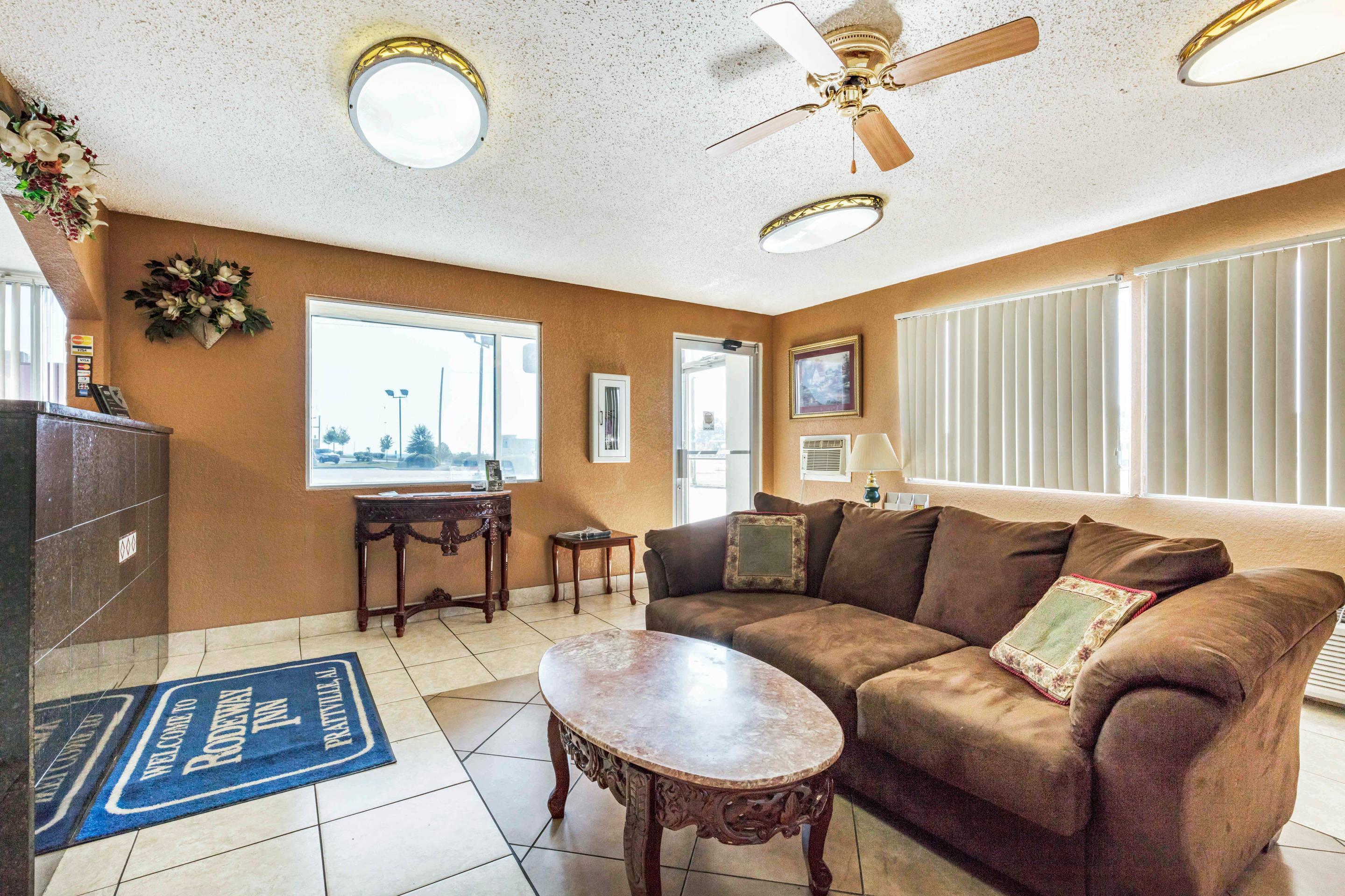 Hotel lobby | Rodeway Inn Prattville I-65
