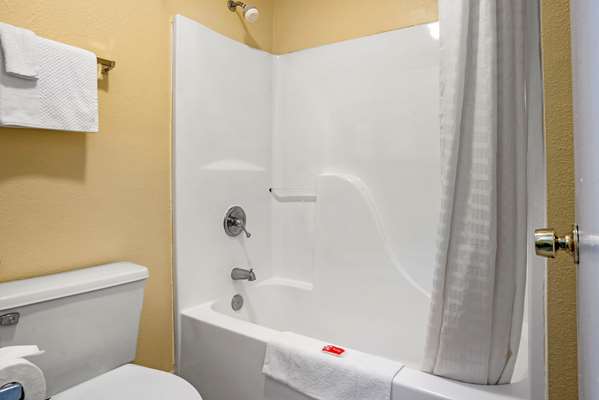  - Econo Lodge Inn & Suites Evergreen