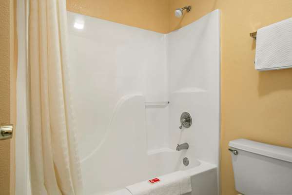 - Econo Lodge Inn & Suites Evergreen