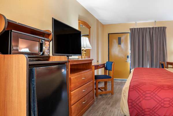  - Econo Lodge Inn & Suites Evergreen