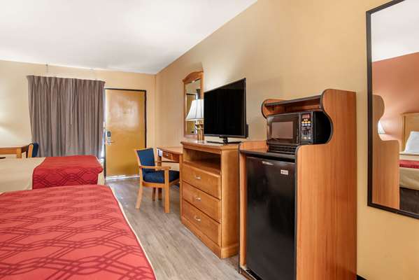  - Econo Lodge Inn & Suites Evergreen