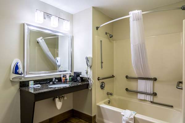  - Quality Inn Village Mall Auburn