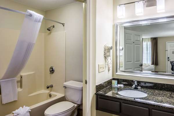 - Quality Inn Village Mall Auburn