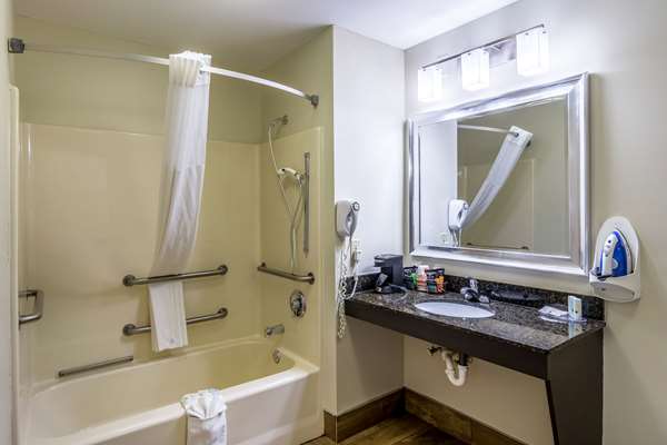  - Quality Inn Village Mall Auburn