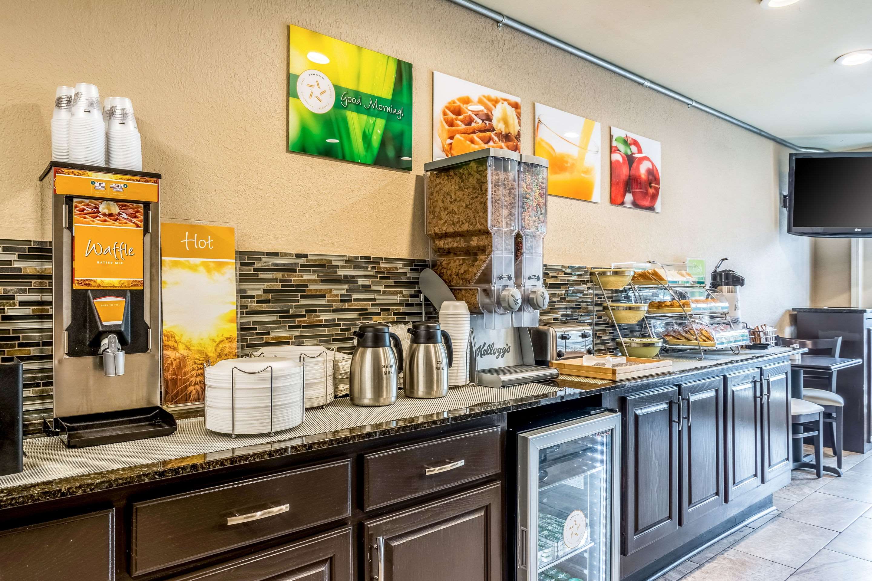 Breakfast counter | Quality Inn University Area