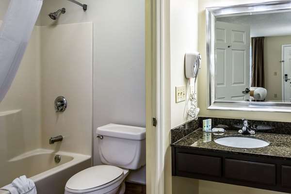  - Quality Inn Village Mall Auburn