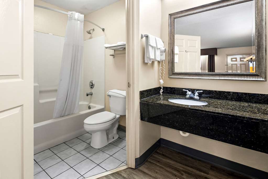 QUALITY INN DECATUR RIVER CITY-guestroom-Guest Room,On-Site.jpg