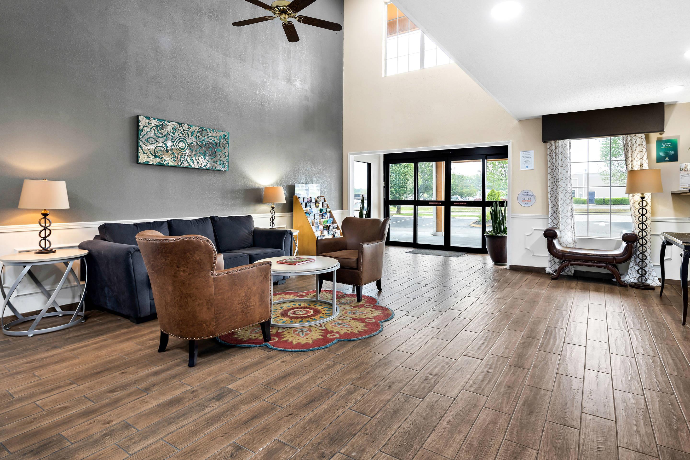 Lobby with sitting area