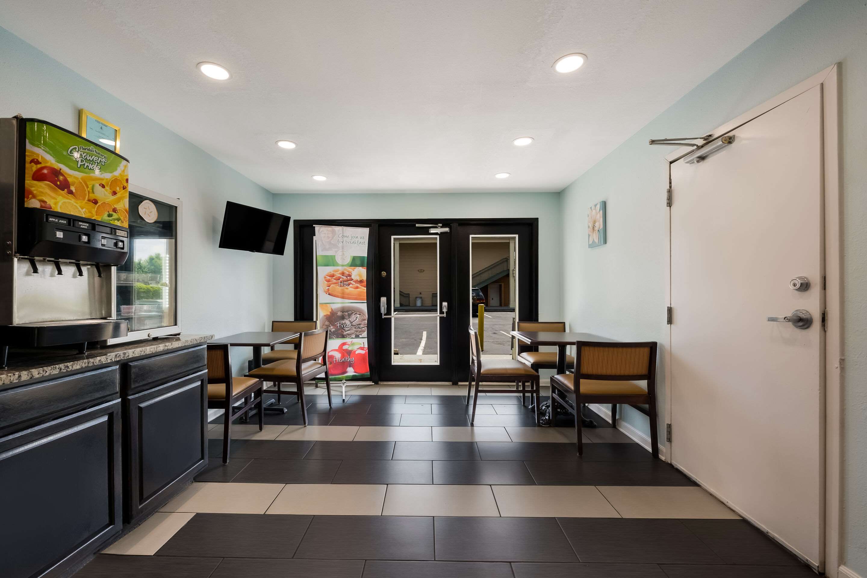 Spacious breakfast area | Quality Inn Oxford Anniston I-20