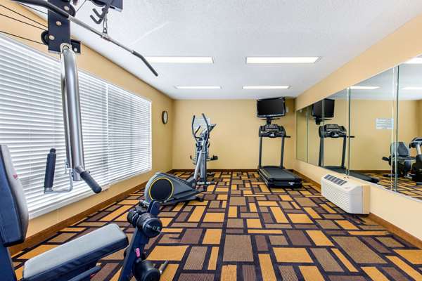 Fitness/ Exercise Room - Quality Inn Arab