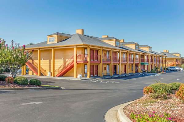 Exterior view - Quality Inn Bessemer - I-20 & I-59, Exit 108