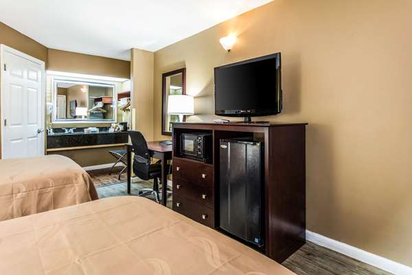  - Quality Inn Bessemer - I-20 & I-59, Exit 108