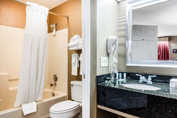  - Quality Inn Bessemer - I-20 & I-59, Exit 108