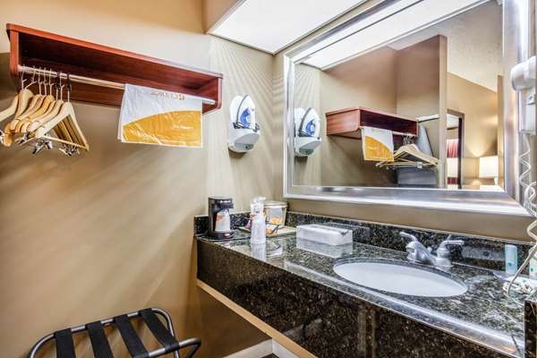  - Quality Inn Bessemer - I-20 & I-59, Exit 108