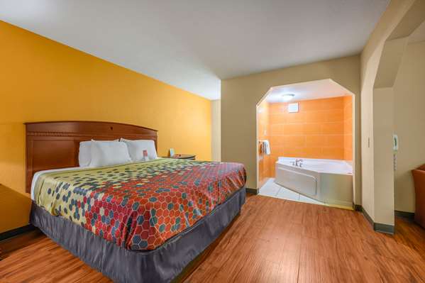 Suite - Econo Lodge Decatur