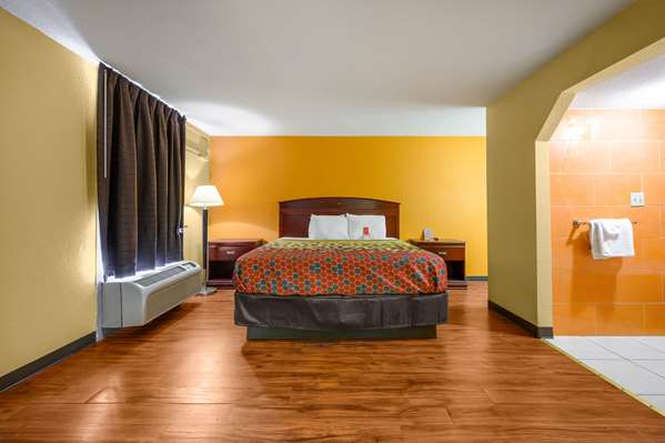 Suite - Econo Lodge Decatur