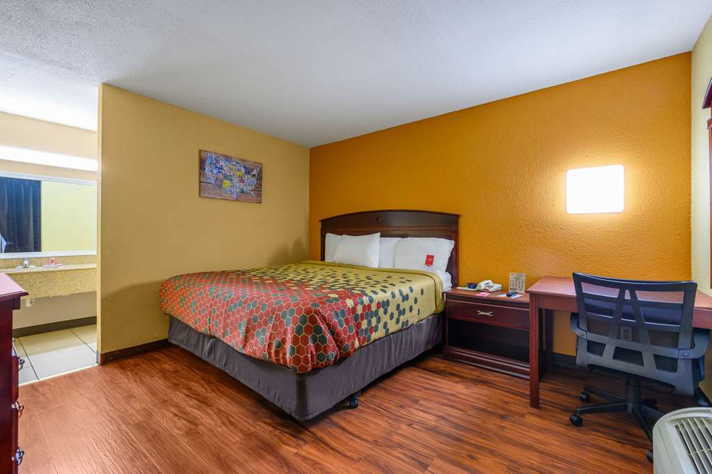 ECONO LODGE DECATUR SOUTH-guestroom-Guest Room,On-Site.jpg