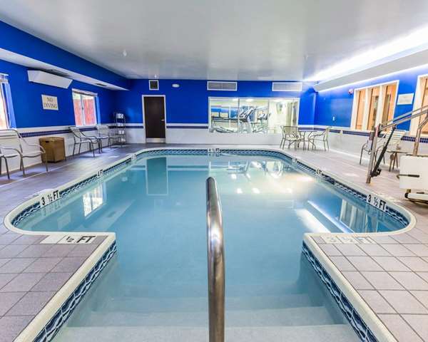 Pool - Quality Inn & Suites Birmingham